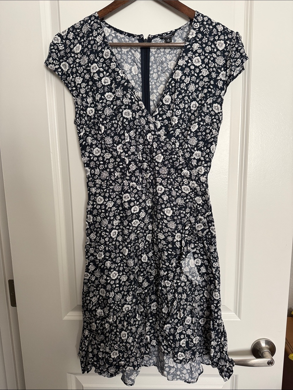 J Crew Factory navy blue white floral surplus wrap dress size 0